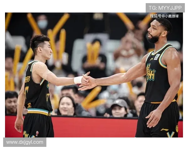 青岛之殇！韦瑟斯庞膝伤倒地离场